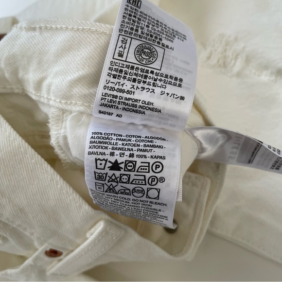 Levi's Women's Cream White High Rise Wedgie Straight Distressed Jeans Size 26 - Picture 7 of 11